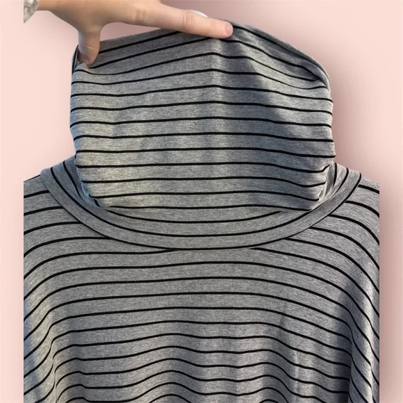 Liz Claiborne Long Sleeve Pullover Turtleneck Top - Picture 8 of 9